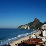 Everest Rio Hotel